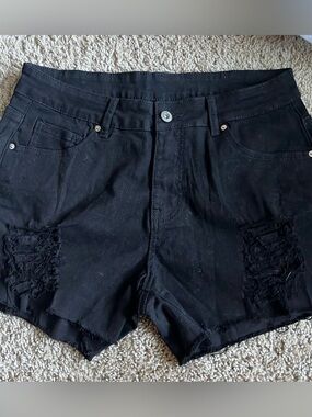 ♥️SHEIN Black Distressed Denim Short Shorts